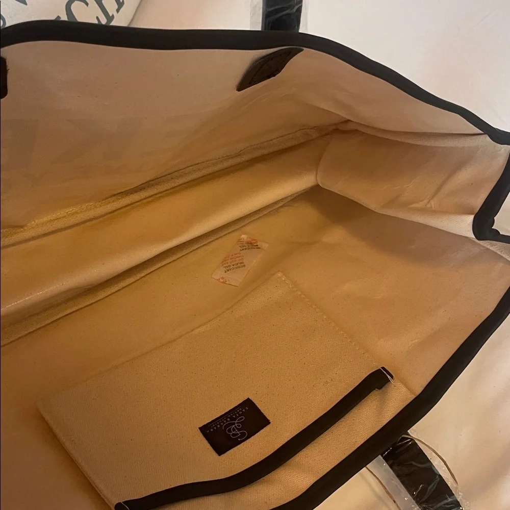 Stylish Tan Weekend Tote Bag - Picture 4 of 5